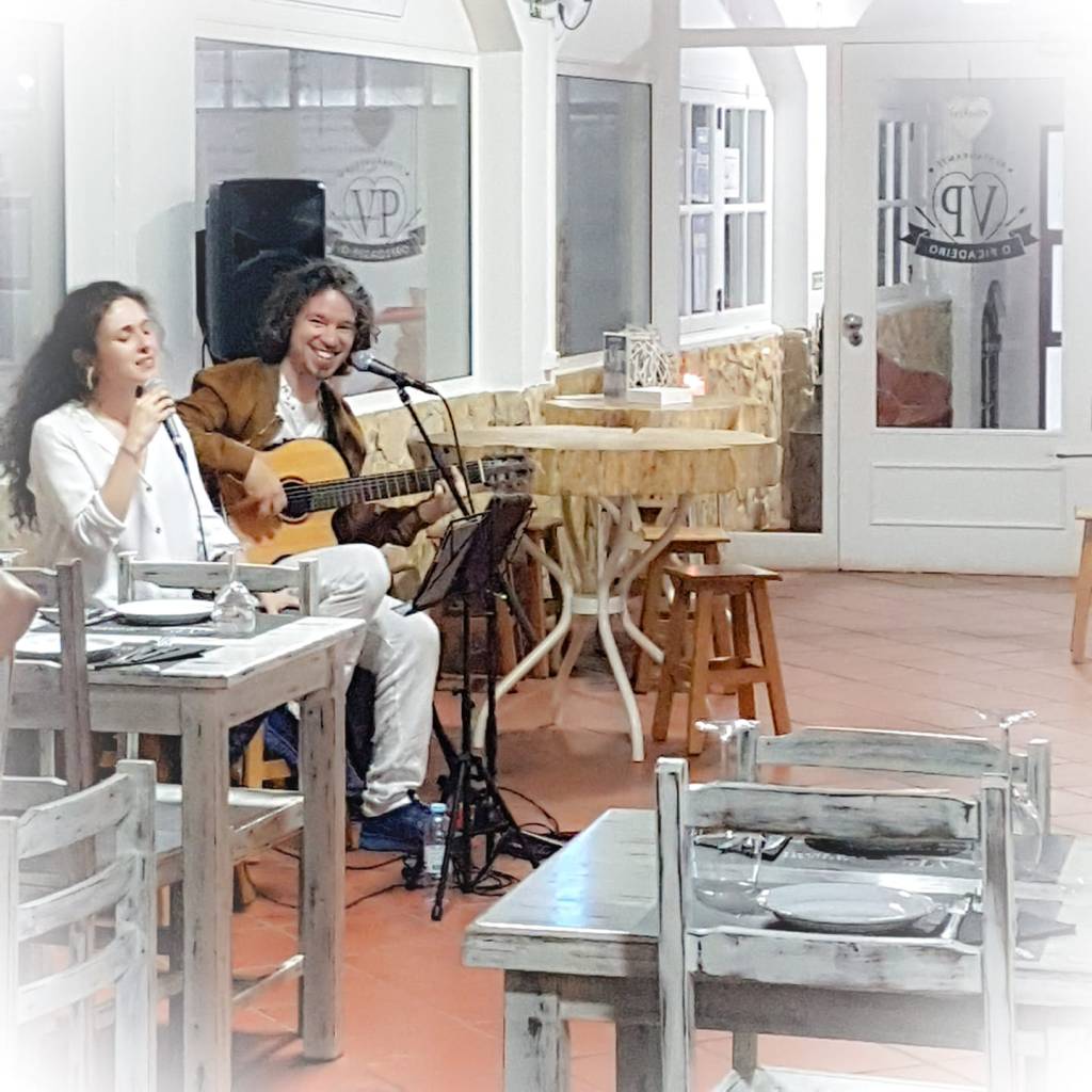 Artistas luso-brasileiros em musica ao vivo no restaurante o picadeiro, do vale de são gião, para o jantar de São Valentim de 2020